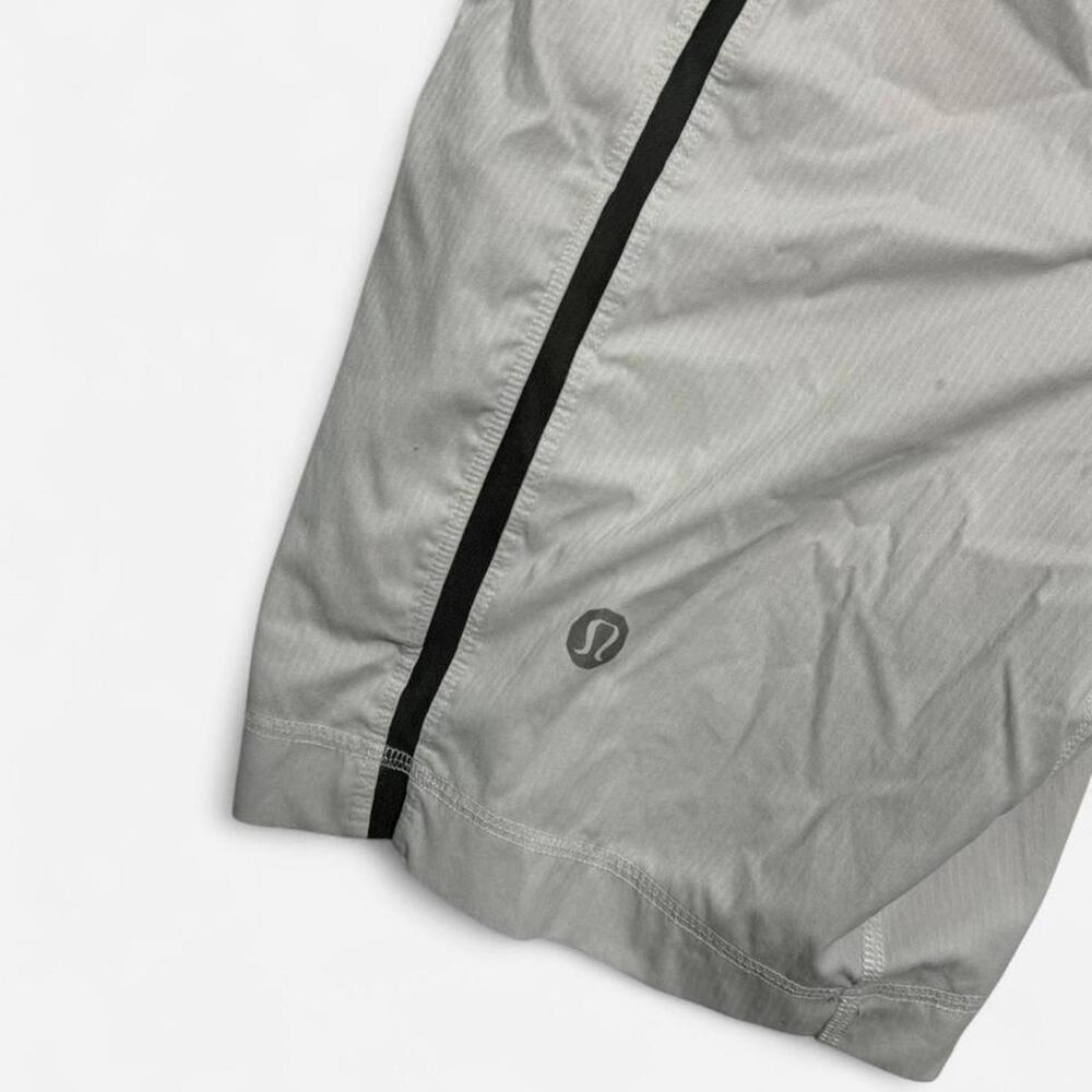 Lululemon Men’s Athletic Training Shorts Light Bone Reflective Medium Gym - Picture 3 of 4